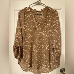 Comfy blouse with 3/4 sleeves.